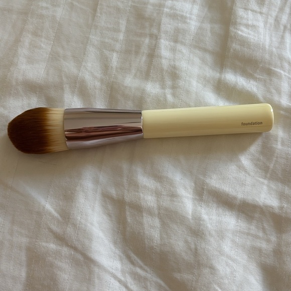La Mer Foundation Makeup Brush - Picture 2 of 3